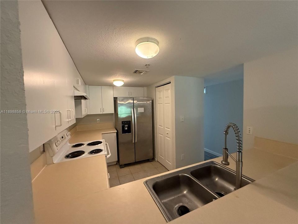 For Rent: $2,200 (3 beds, 2 baths, 1374 Square Feet)