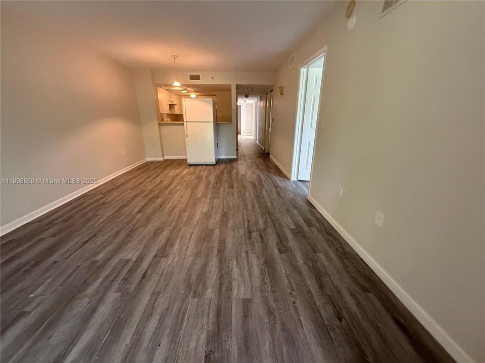 For Rent: $2,200 (3 beds, 2 baths, 1374 Square Feet)