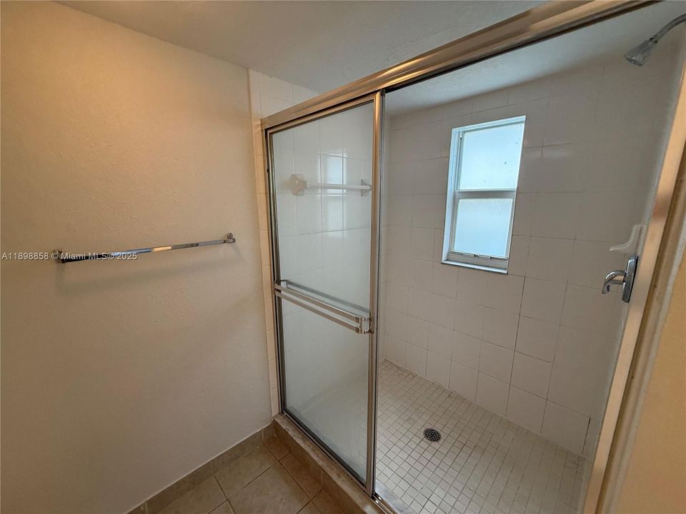 For Rent: $2,200 (3 beds, 2 baths, 1374 Square Feet)