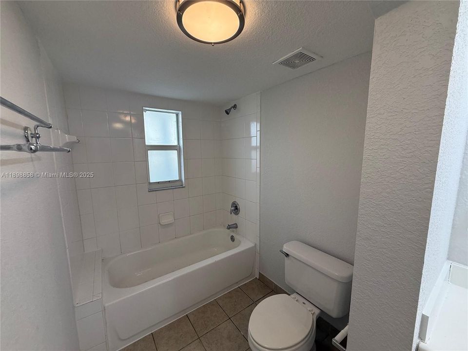 For Rent: $2,200 (3 beds, 2 baths, 1374 Square Feet)