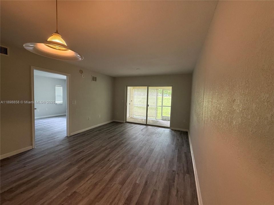 For Rent: $2,200 (3 beds, 2 baths, 1374 Square Feet)