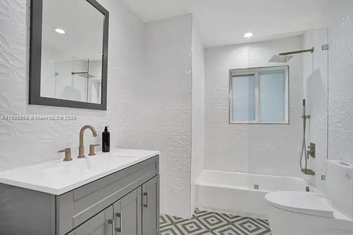 En Renta: $7,995 (5 camas, 4 baños, 2145 Pies cuadrados)