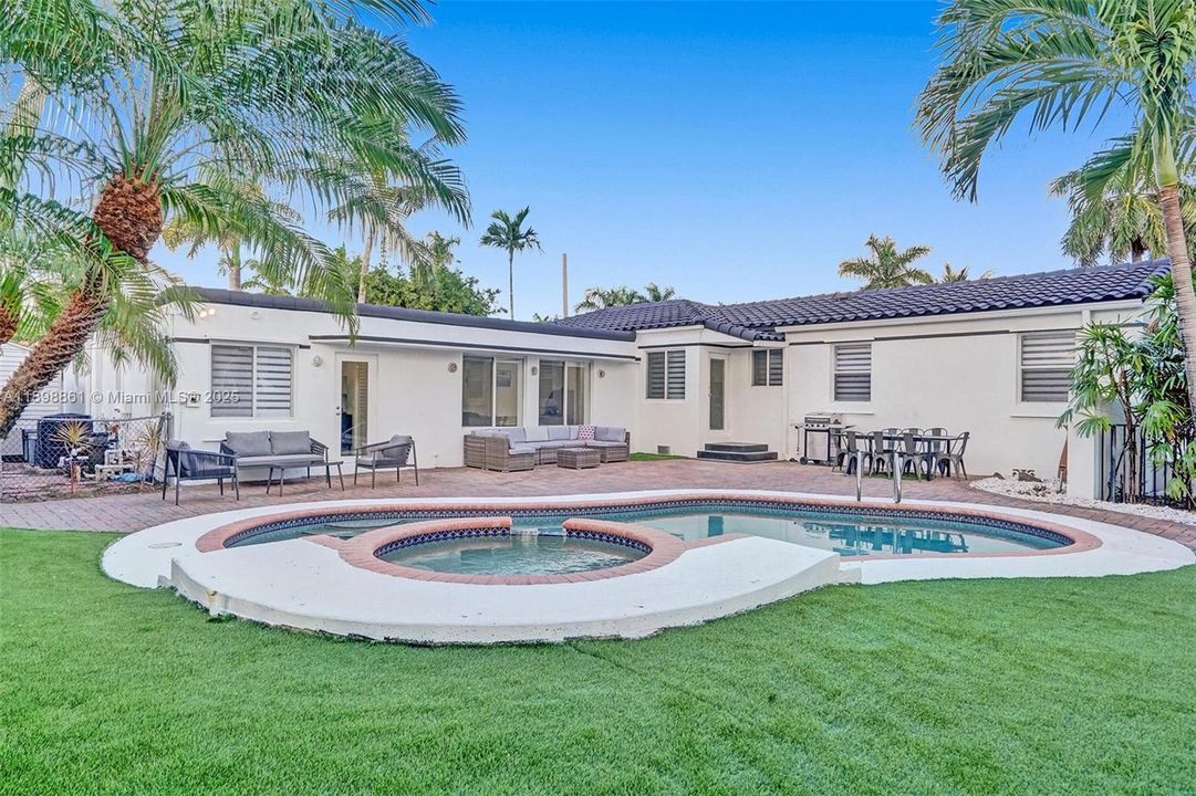 待售: $2,649,000 (7 贝兹, 5 浴室, 0 平方英尺)