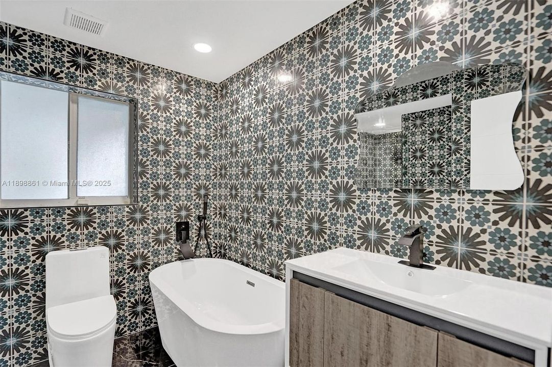 待售: $2,649,000 (7 贝兹, 5 浴室, 0 平方英尺)