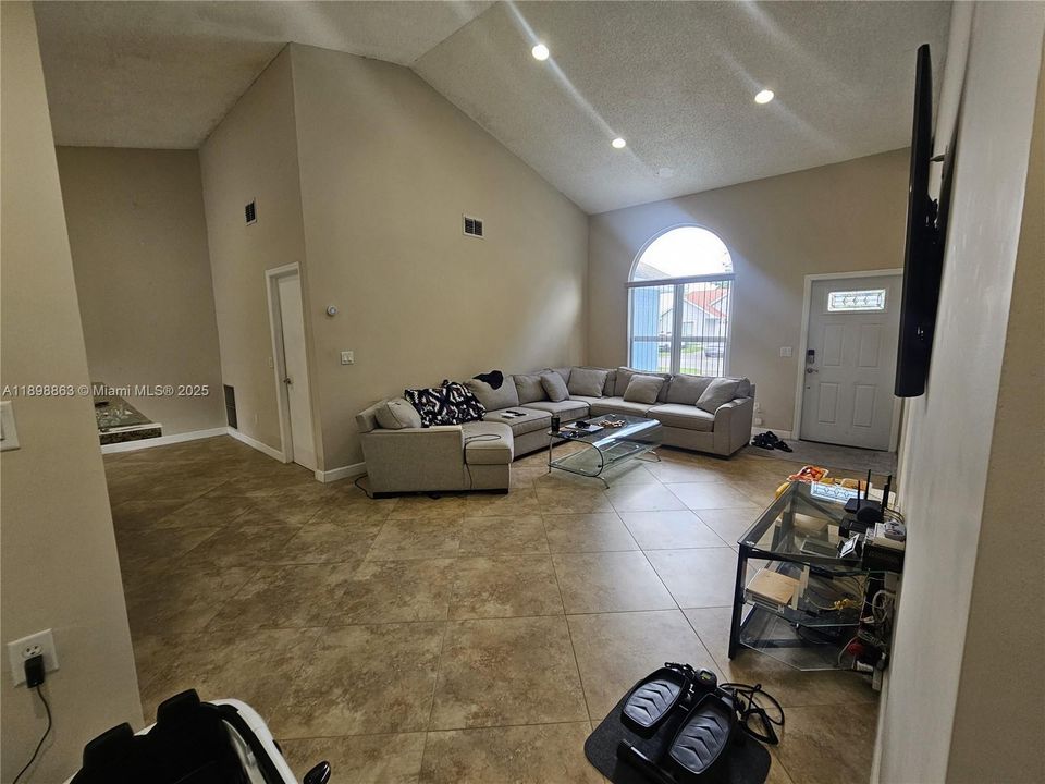 For Sale: $510,000 (3 beds, 2 baths, 1347 Square Feet)