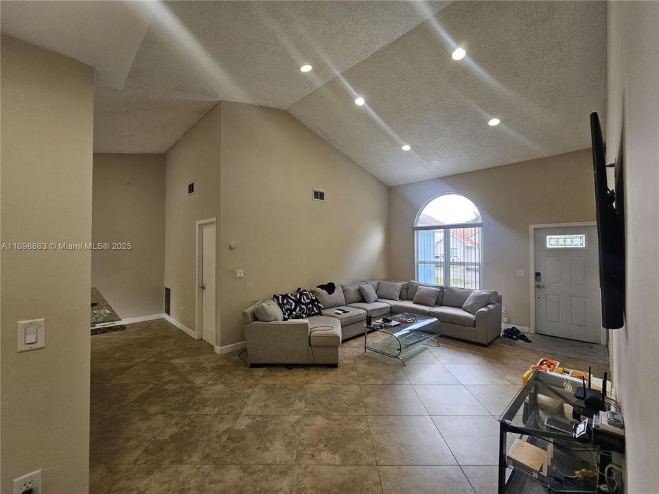 For Sale: $510,000 (3 beds, 2 baths, 1347 Square Feet)