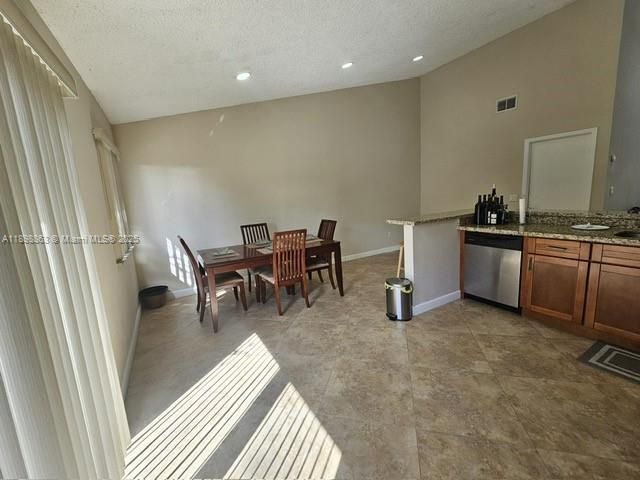 For Sale: $510,000 (3 beds, 2 baths, 1347 Square Feet)