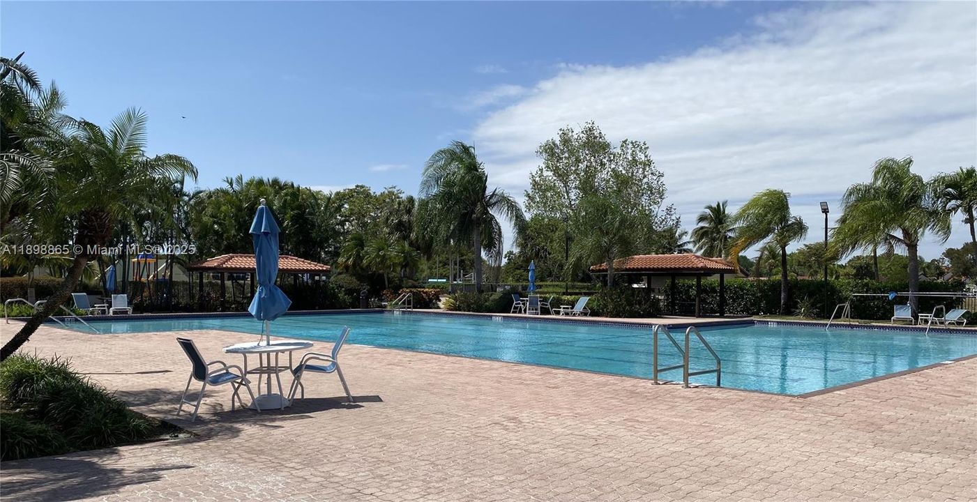 Под контрактом: $2,600 (2 спален, 2 ванн, 1290 Квадратных фут)