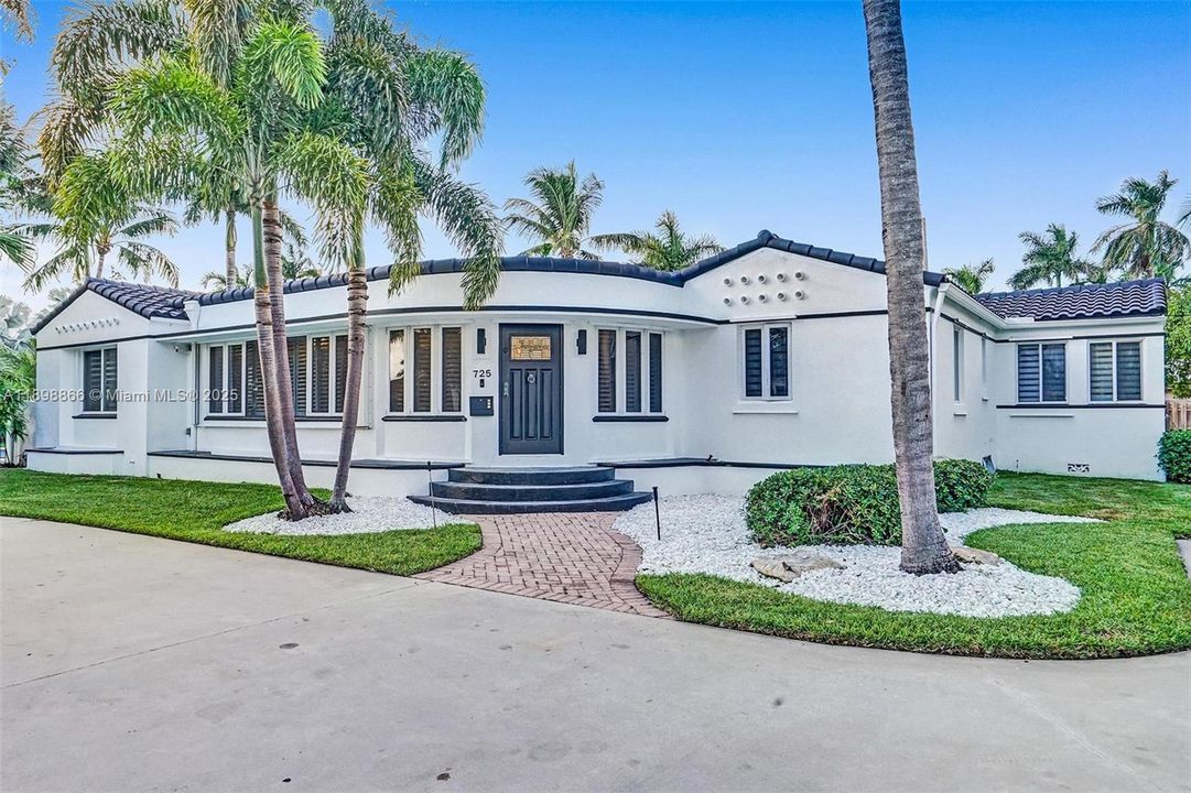 出租: $18,000 (7 贝兹, 5 浴室, 0 平方英尺)