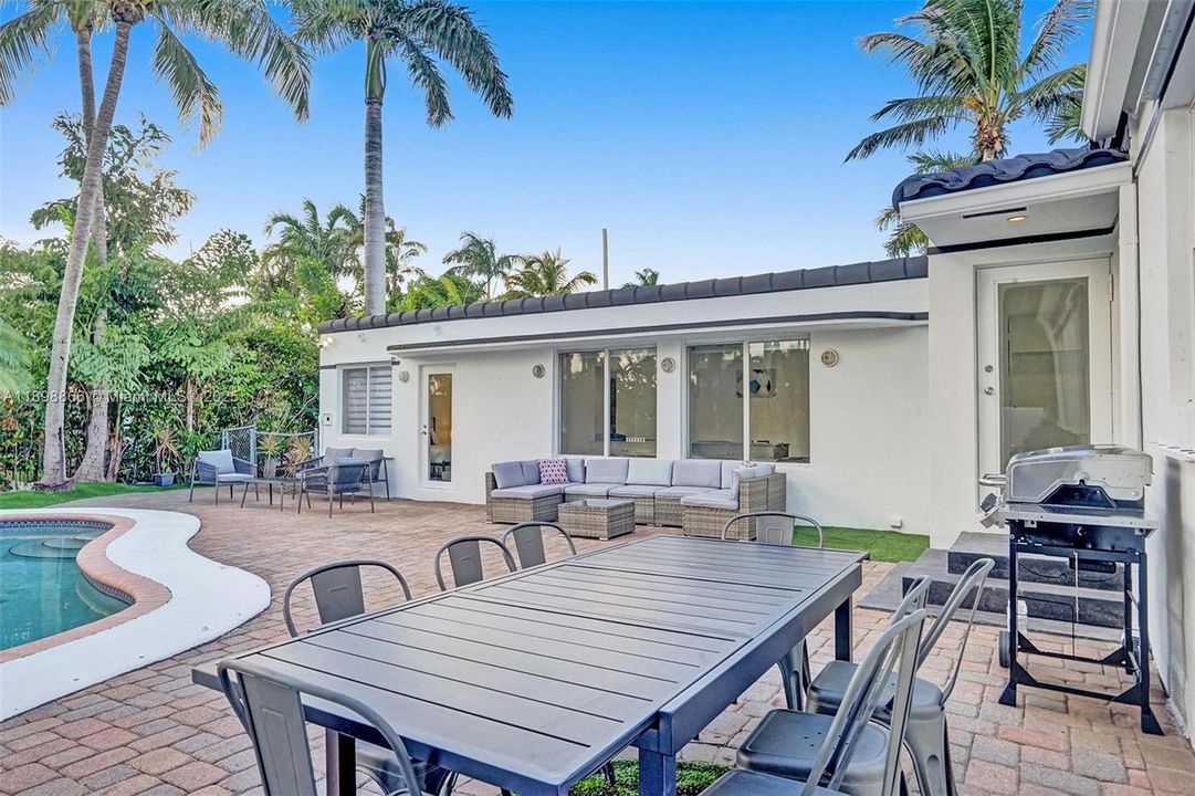 出租: $18,000 (7 贝兹, 5 浴室, 0 平方英尺)