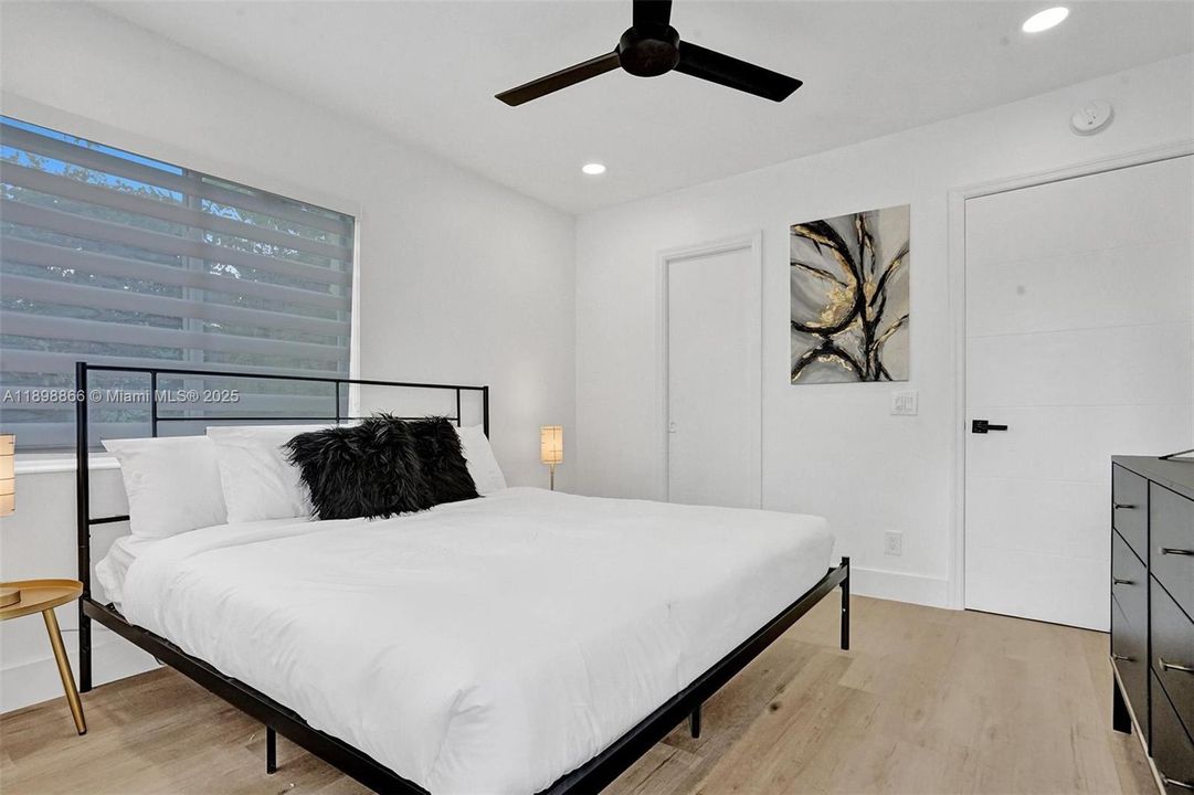 出租: $18,000 (7 贝兹, 5 浴室, 0 平方英尺)