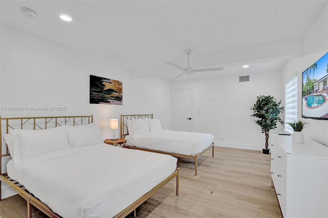 出租: $18,000 (7 贝兹, 5 浴室, 0 平方英尺)