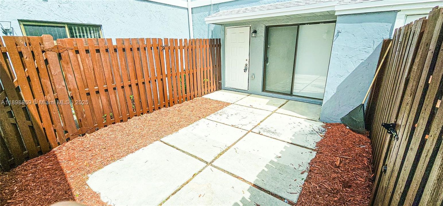 For Sale: $172,000 (2 beds, 2 baths, 864 Square Feet)