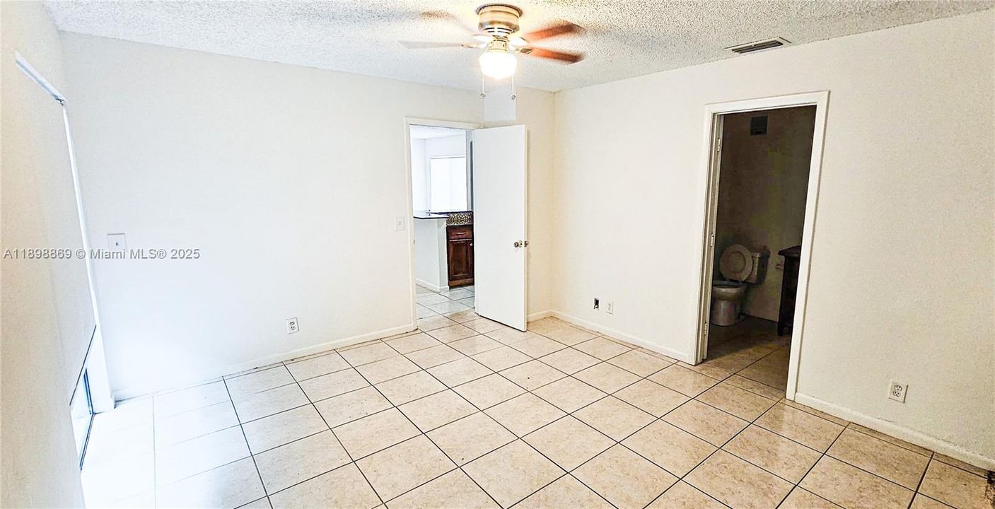 For Sale: $172,000 (2 beds, 2 baths, 864 Square Feet)