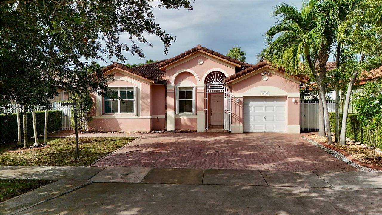 Recently Sold: $645,000 (4 beds, 2 baths, 1618 Square Feet)