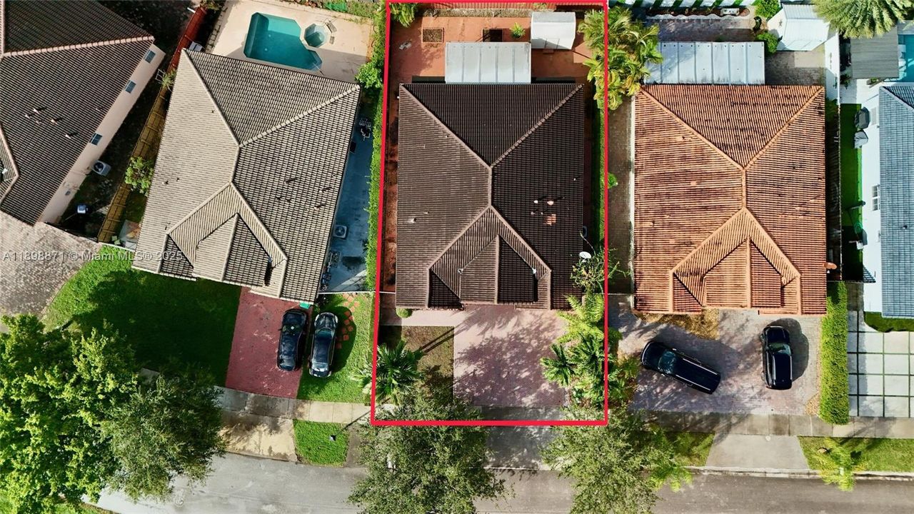 Recently Sold: $645,000 (4 beds, 2 baths, 1618 Square Feet)