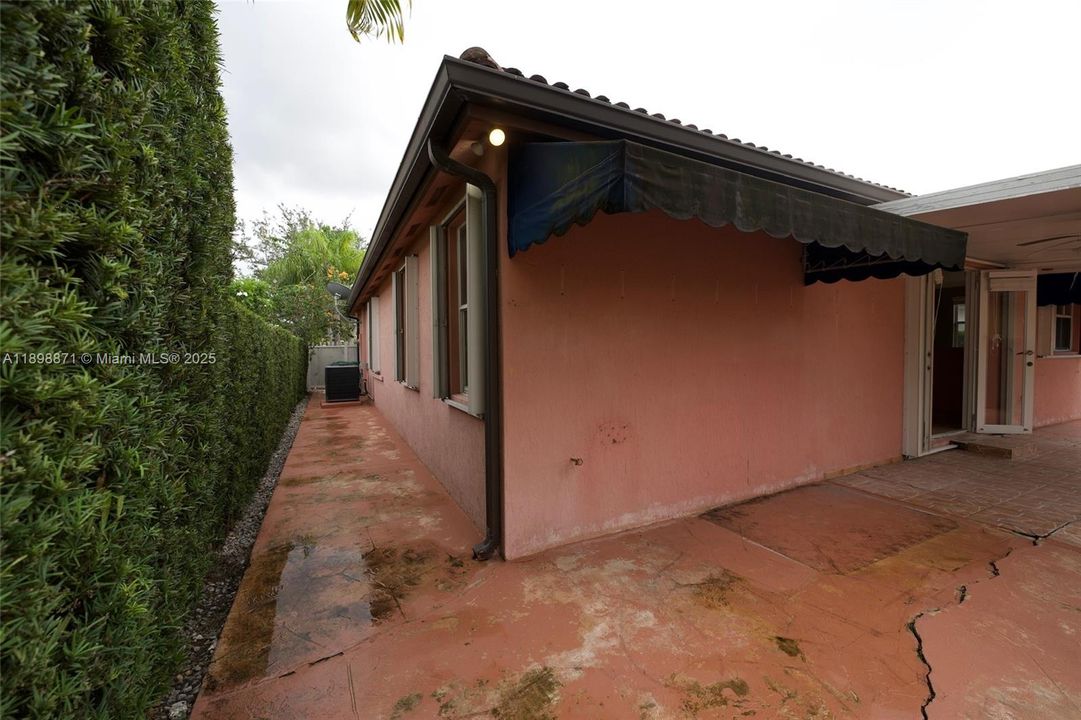 Recently Sold: $645,000 (4 beds, 2 baths, 1618 Square Feet)