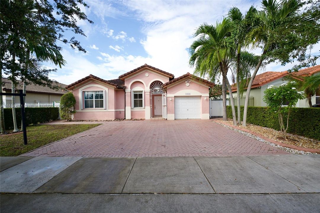 Recently Sold: $645,000 (4 beds, 2 baths, 1618 Square Feet)