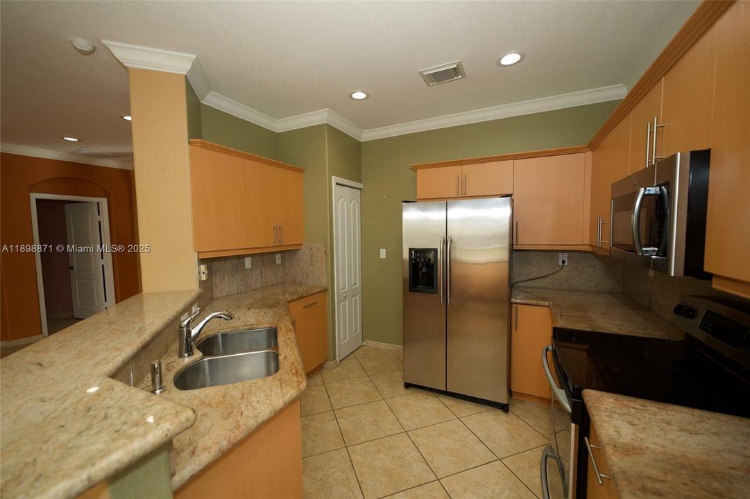 Recently Sold: $645,000 (4 beds, 2 baths, 1618 Square Feet)