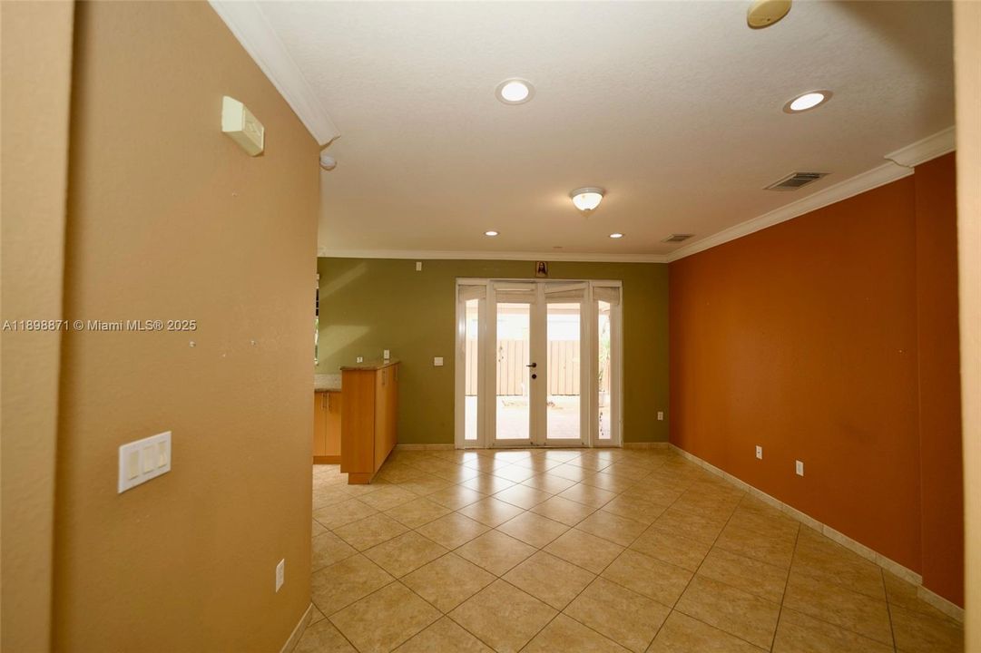 Recently Sold: $645,000 (4 beds, 2 baths, 1618 Square Feet)