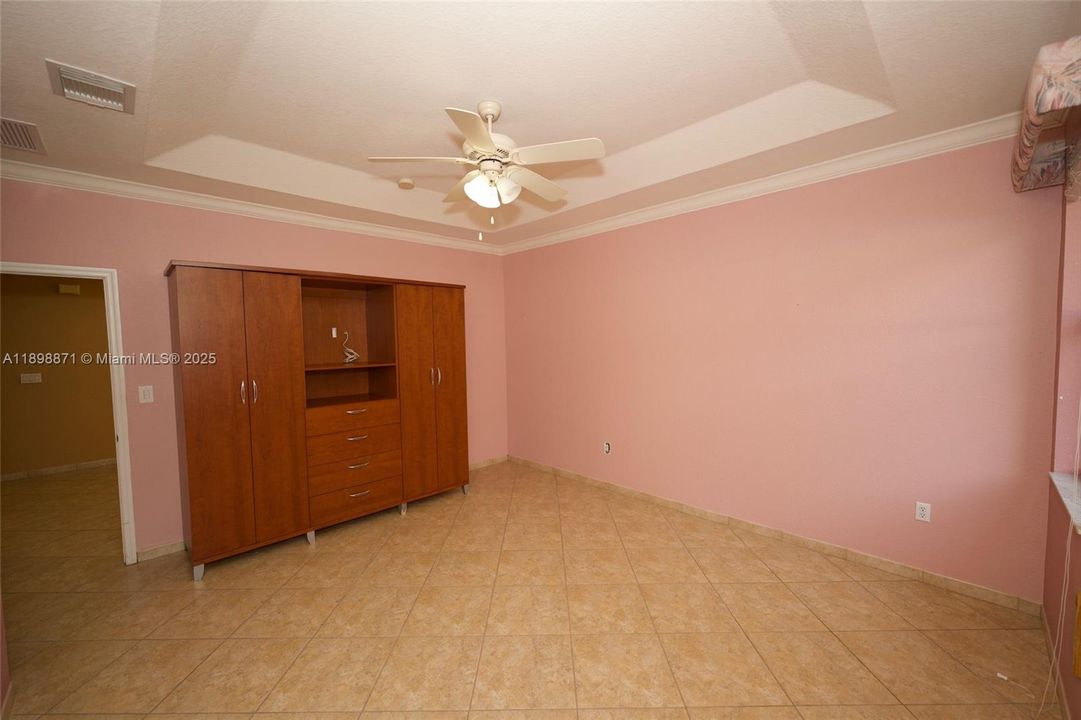 Recently Sold: $645,000 (4 beds, 2 baths, 1618 Square Feet)