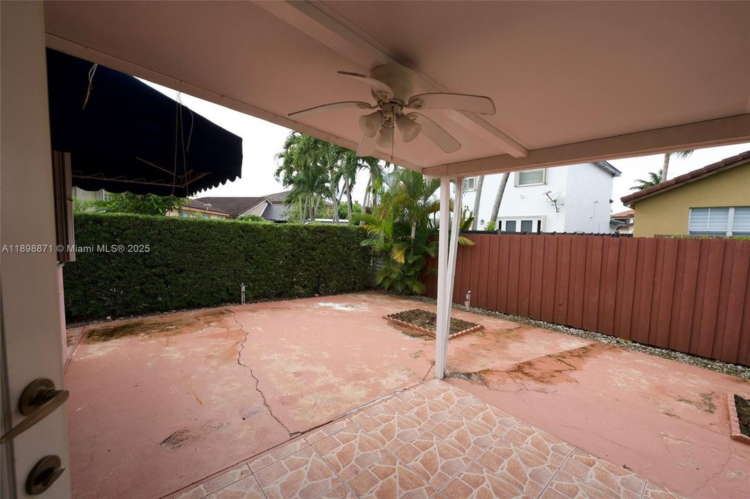 Recently Sold: $645,000 (4 beds, 2 baths, 1618 Square Feet)