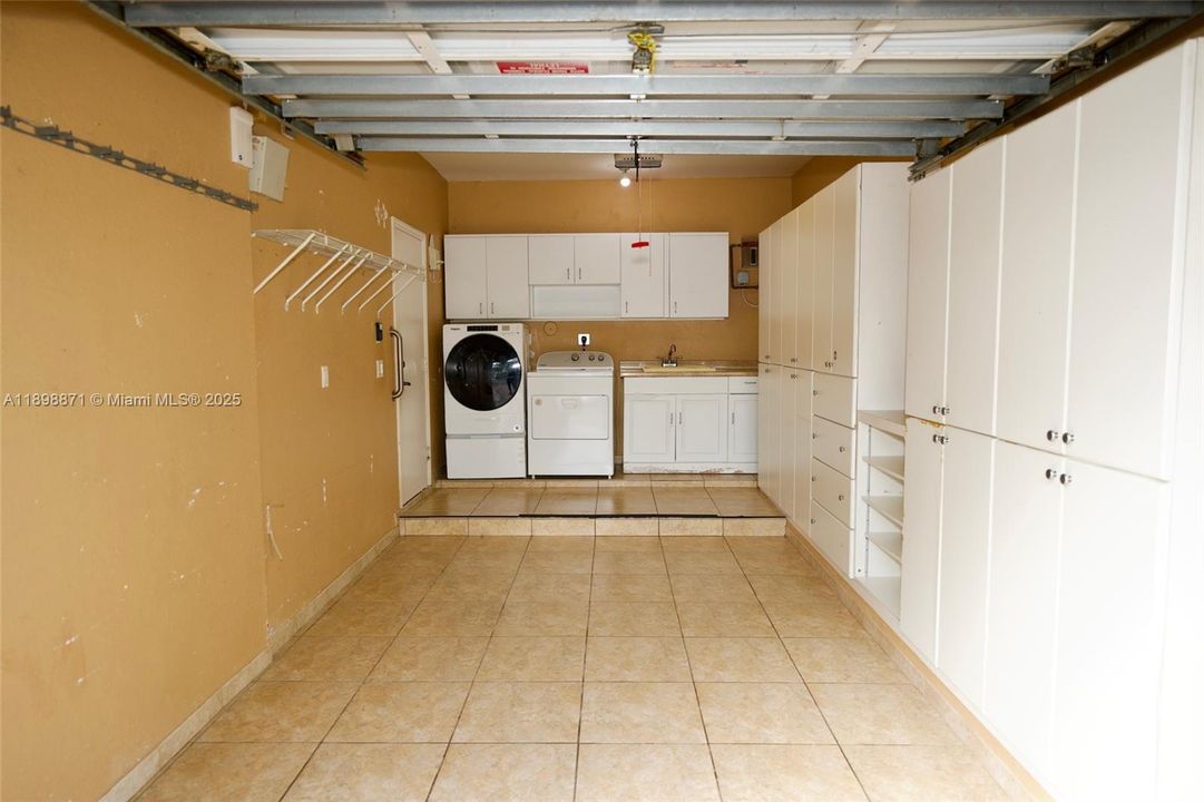 Recently Sold: $645,000 (4 beds, 2 baths, 1618 Square Feet)