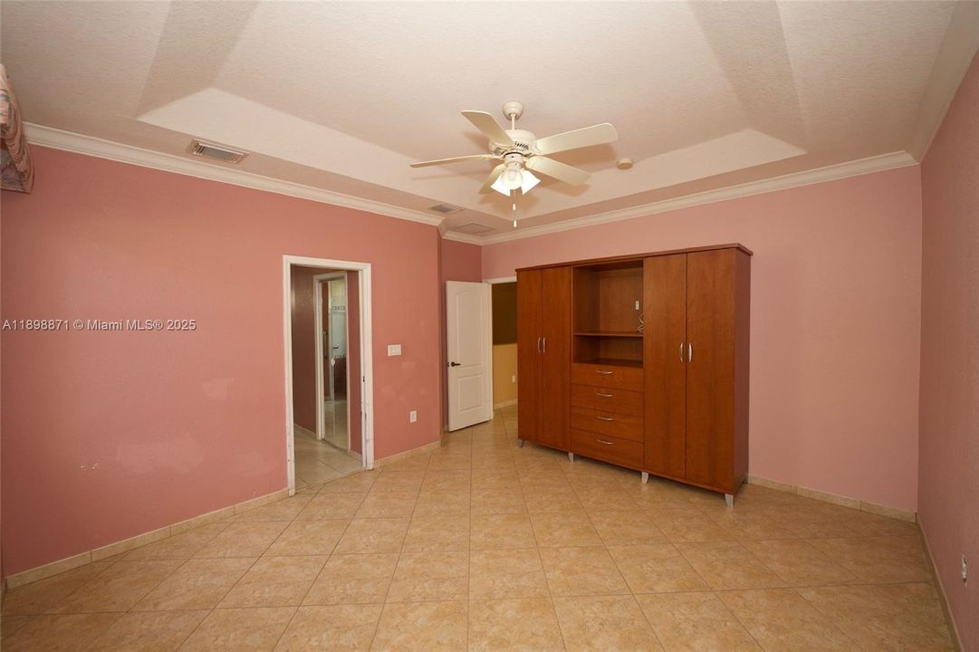 Recently Sold: $645,000 (4 beds, 2 baths, 1618 Square Feet)