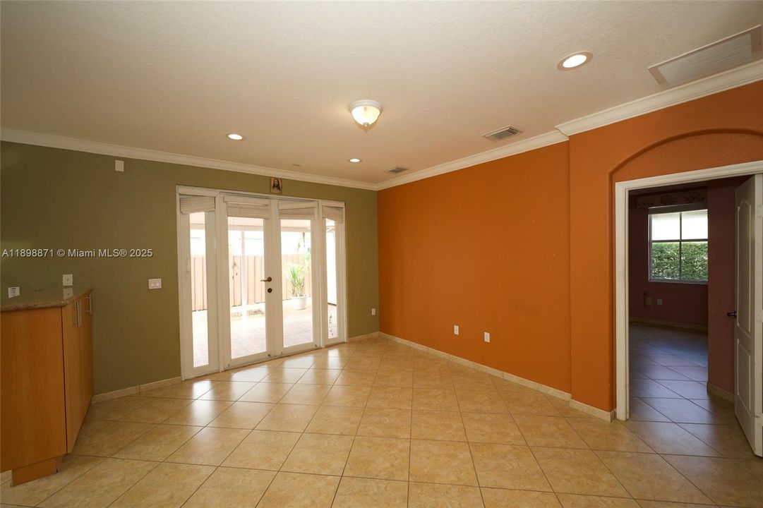 Recently Sold: $645,000 (4 beds, 2 baths, 1618 Square Feet)