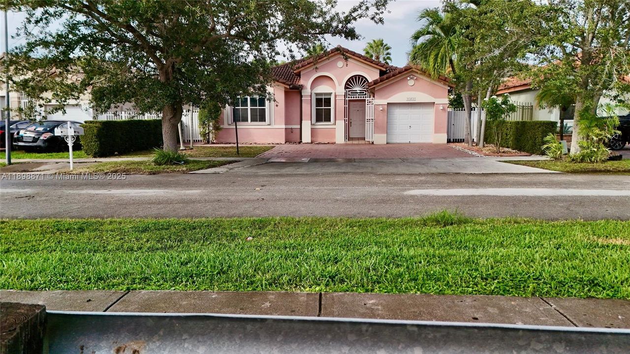 Recently Sold: $645,000 (4 beds, 2 baths, 1618 Square Feet)