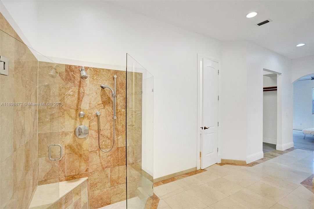 待售: $1,429,000 (6 贝兹, 5 浴室, 3669 平方英尺)