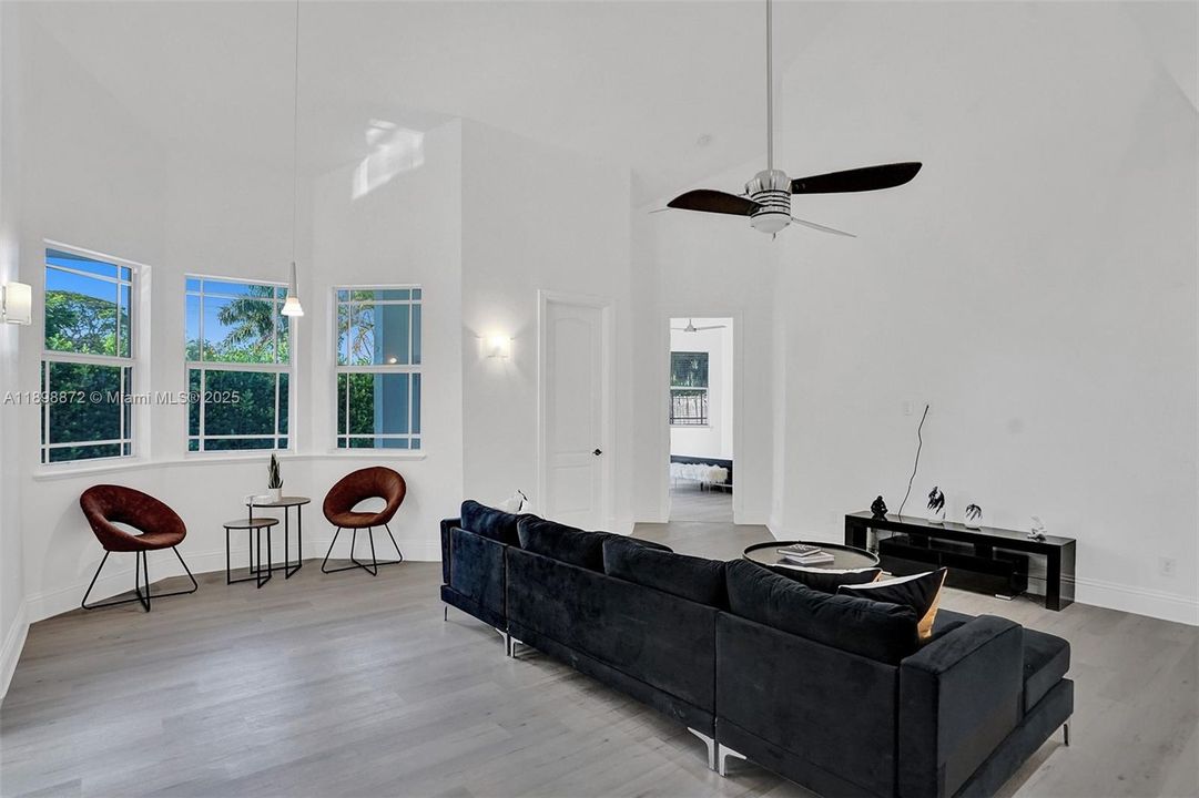 待售: $1,429,000 (6 贝兹, 5 浴室, 3669 平方英尺)