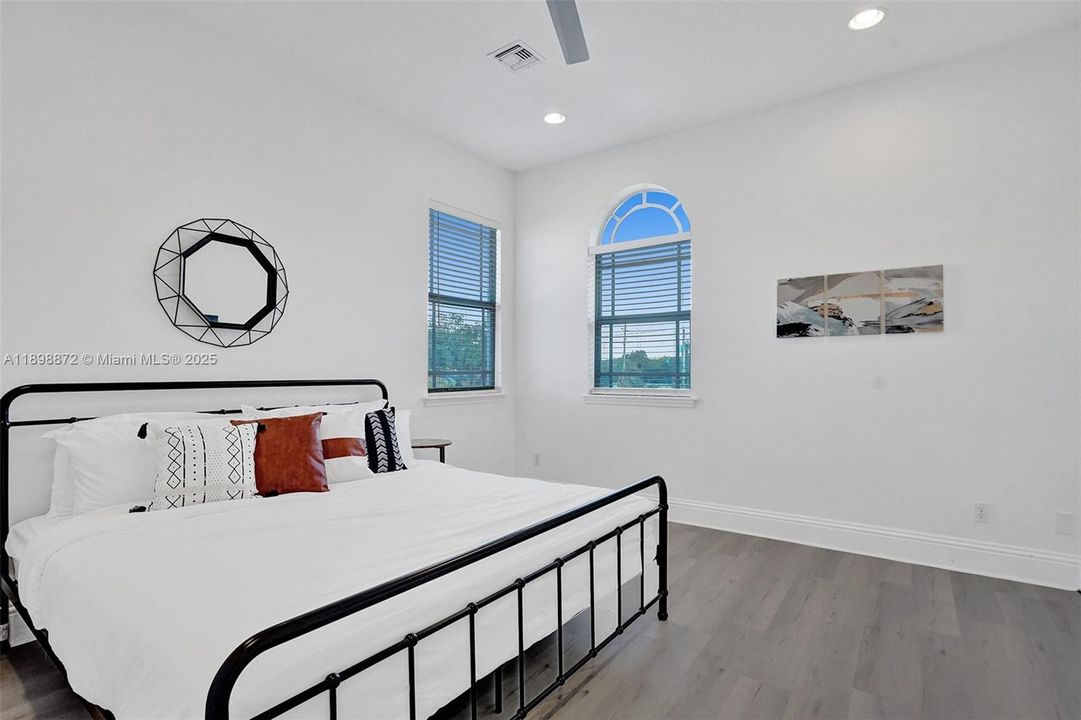 待售: $1,429,000 (6 贝兹, 5 浴室, 3669 平方英尺)