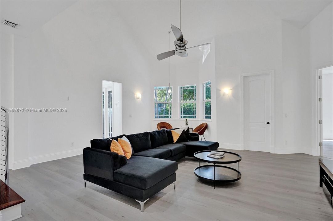 待售: $1,429,000 (6 贝兹, 5 浴室, 3669 平方英尺)