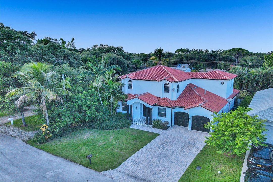 待售: $1,429,000 (6 贝兹, 5 浴室, 3669 平方英尺)