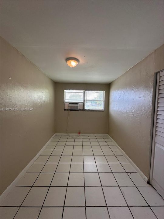 For Rent: $1,200 (1 beds, 1 baths, 435 Square Feet)