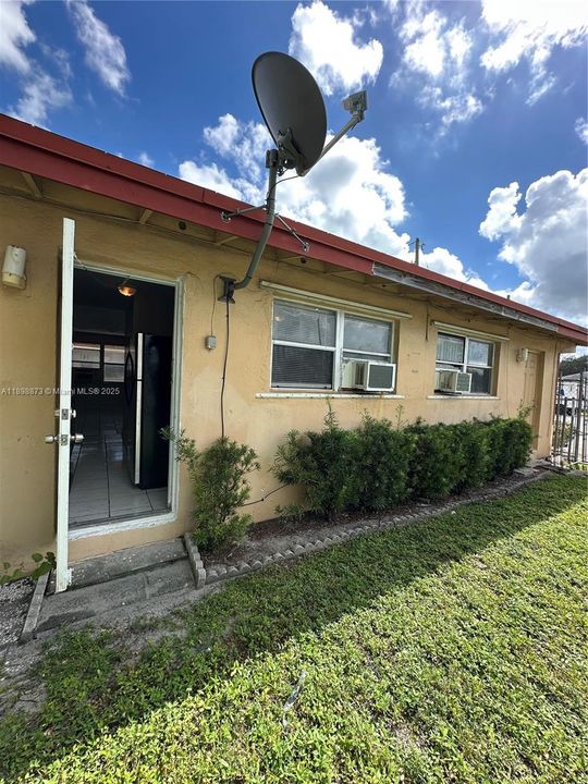 For Rent: $1,200 (1 beds, 1 baths, 435 Square Feet)