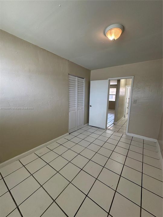 For Rent: $1,200 (1 beds, 1 baths, 435 Square Feet)