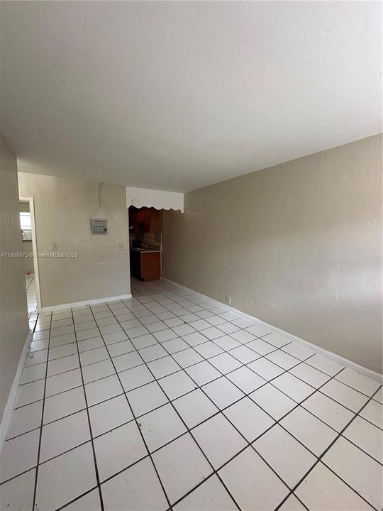 For Rent: $1,200 (1 beds, 1 baths, 435 Square Feet)