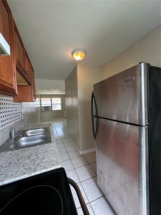 For Rent: $1,200 (1 beds, 1 baths, 435 Square Feet)