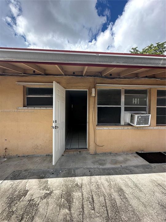 For Rent: $1,200 (1 beds, 1 baths, 435 Square Feet)