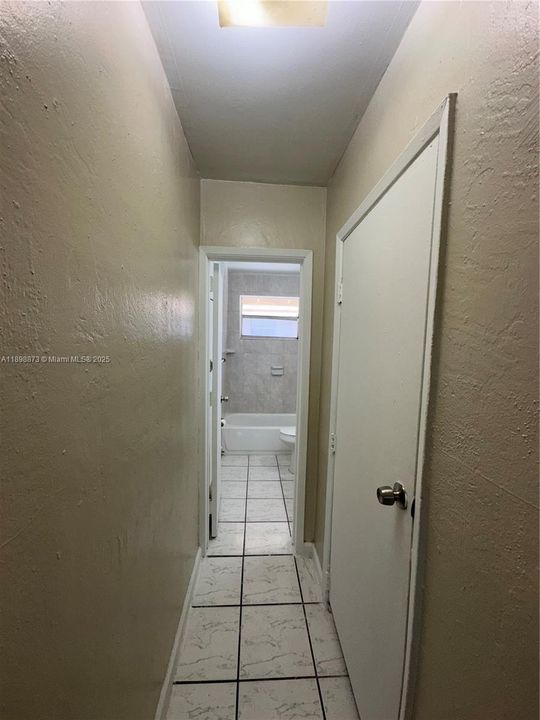 For Rent: $1,200 (1 beds, 1 baths, 435 Square Feet)