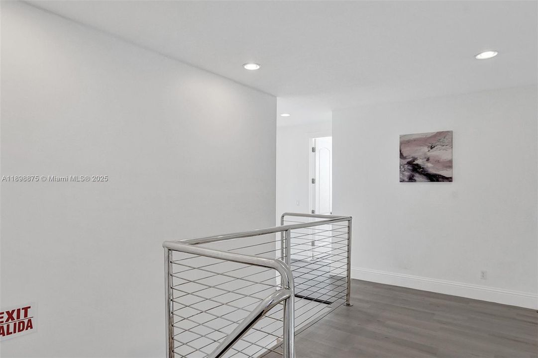 出租: $11,995 (6 贝兹, 4 浴室, 3669 平方英尺)