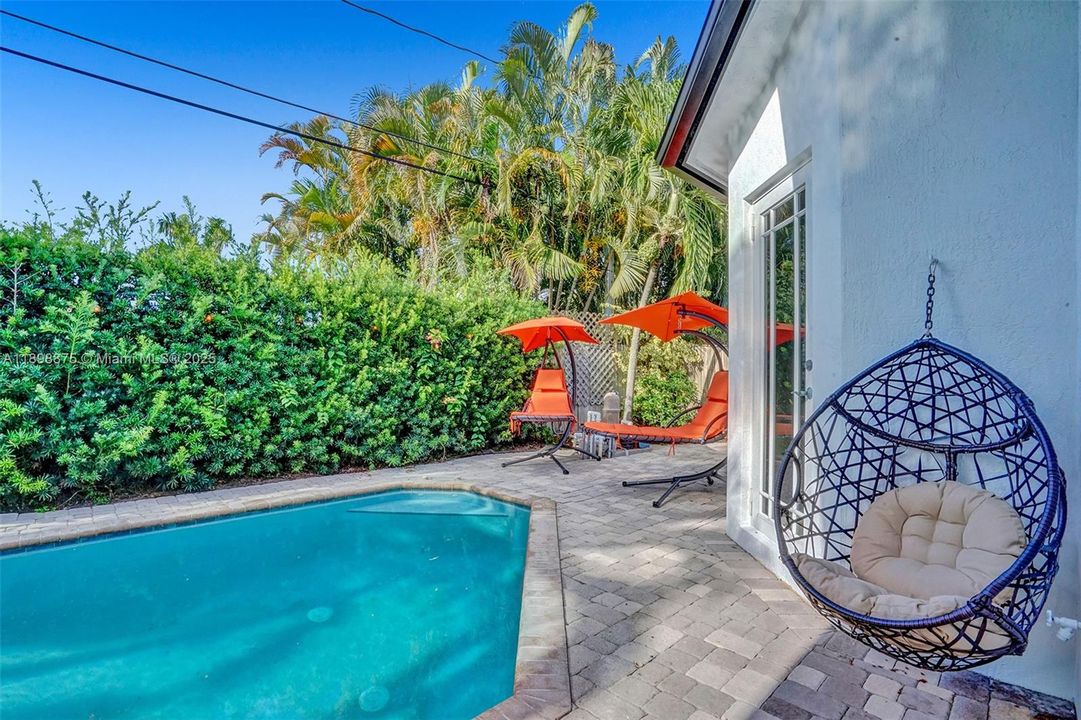 出租: $11,995 (6 贝兹, 4 浴室, 3669 平方英尺)