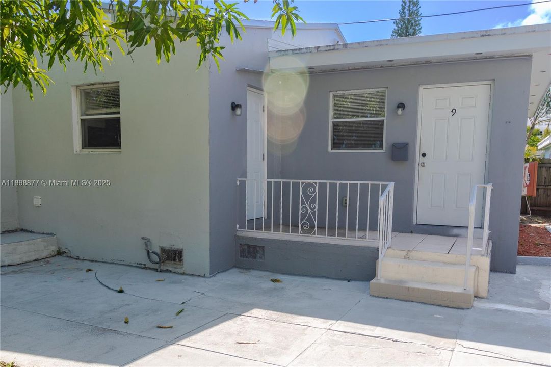 Active With Contract: $1,400 (1 beds, 1 baths, 0 Square Feet)