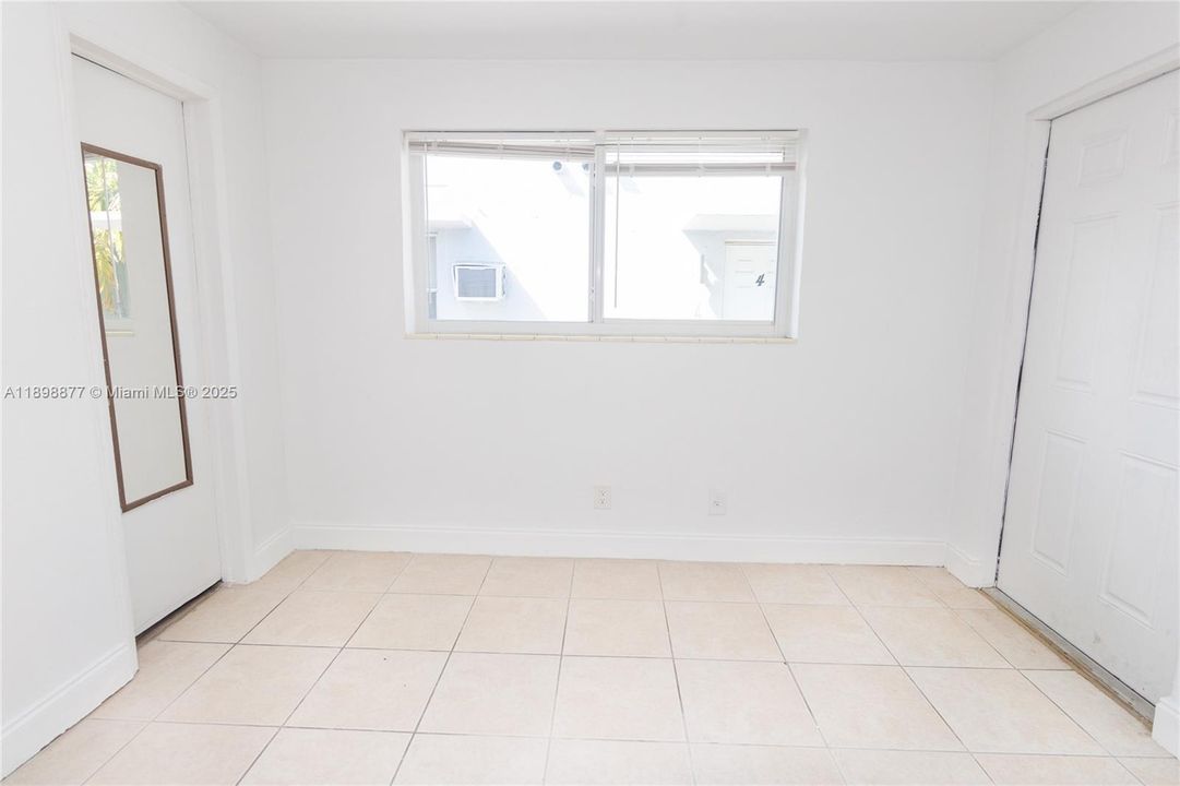 Active With Contract: $1,400 (1 beds, 1 baths, 0 Square Feet)