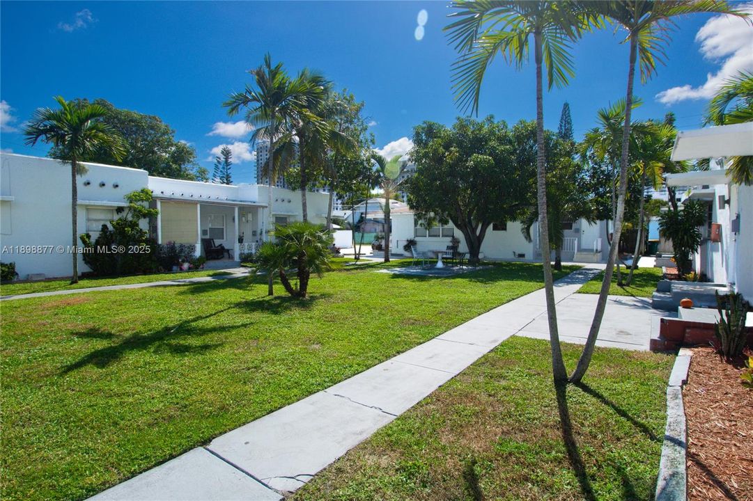 Active With Contract: $1,400 (1 beds, 1 baths, 0 Square Feet)