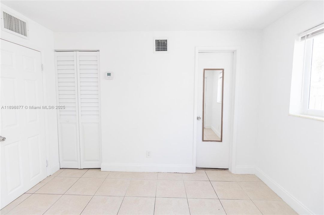 Active With Contract: $1,400 (1 beds, 1 baths, 0 Square Feet)