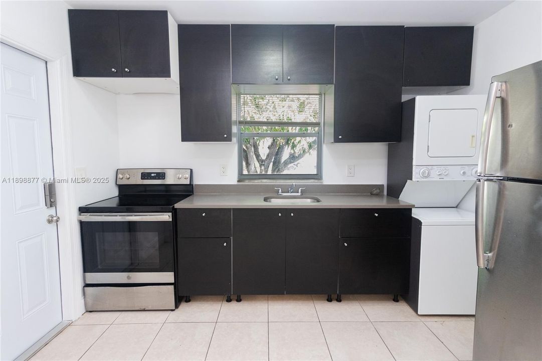 Active With Contract: $1,400 (1 beds, 1 baths, 0 Square Feet)