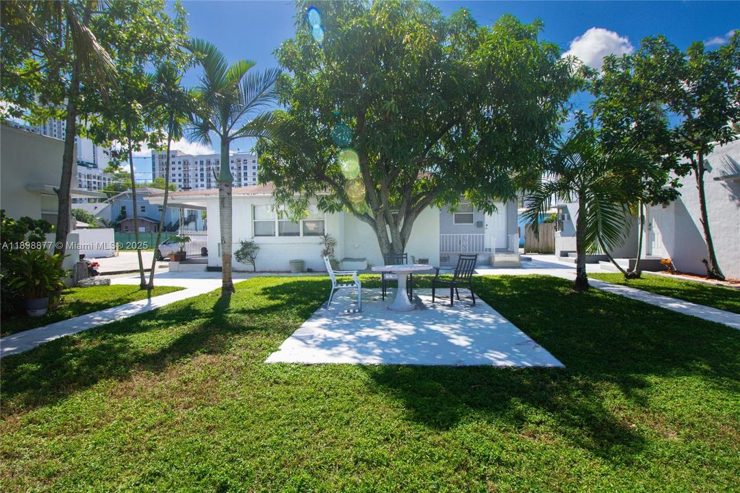 Active With Contract: $1,400 (1 beds, 1 baths, 0 Square Feet)